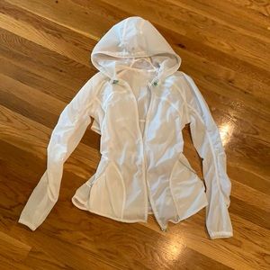 Lululemon 0 or 2 or xs run rain jacket